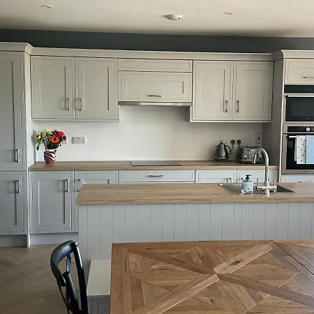 - Ballycotton Bay & Island View * Garryvoe